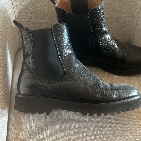 Andre assous Chelsea boot size 9 not new- snakeskin look - Picture 2 of 3